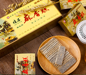 引用优质深水糯米、白芝麻为主要原料，配以蔗糖，经过炒制、磨粉、糕粉吸潮、擦粉、打糕等十六道工序，创造了一款拥有芝麻香味、糯米口感、清爽微甜、酥松薄脆的糕点——麻香糕，被称为“湖南四大名糕之首”。...