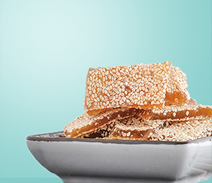 口味香甜，外层芝麻均匀，切面棕色光亮，呈半透明状，富有弹性，味香，细嚼不粘牙。...